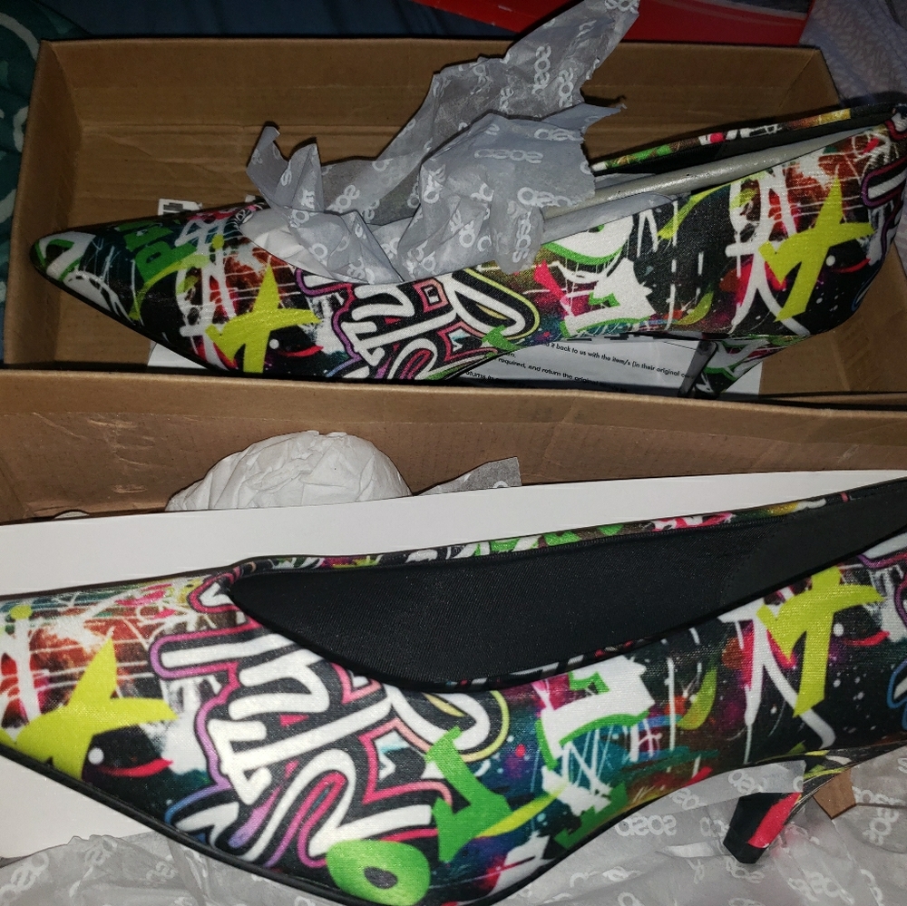 graffiti 2 inch heel ..KITTEN HEEL..UK SIZE 7